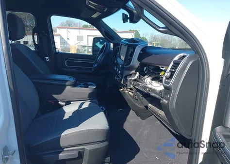 2024 Ram 2500 Big Horn 4X4 6'4 Box z USA, uszkodzony, nr VIN 3C6UR5DLXRG106027